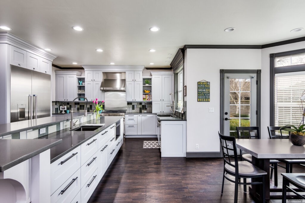 https://www.johnwebbs.com/images/userimages/Metolius/Metolius%20Modern%20Kitchen%20Remodel%207.jpeg